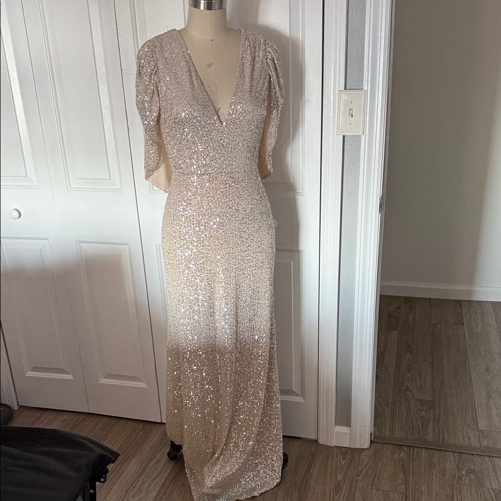 Laundry by Shelli Segal Elegant Sequin Evening Gown